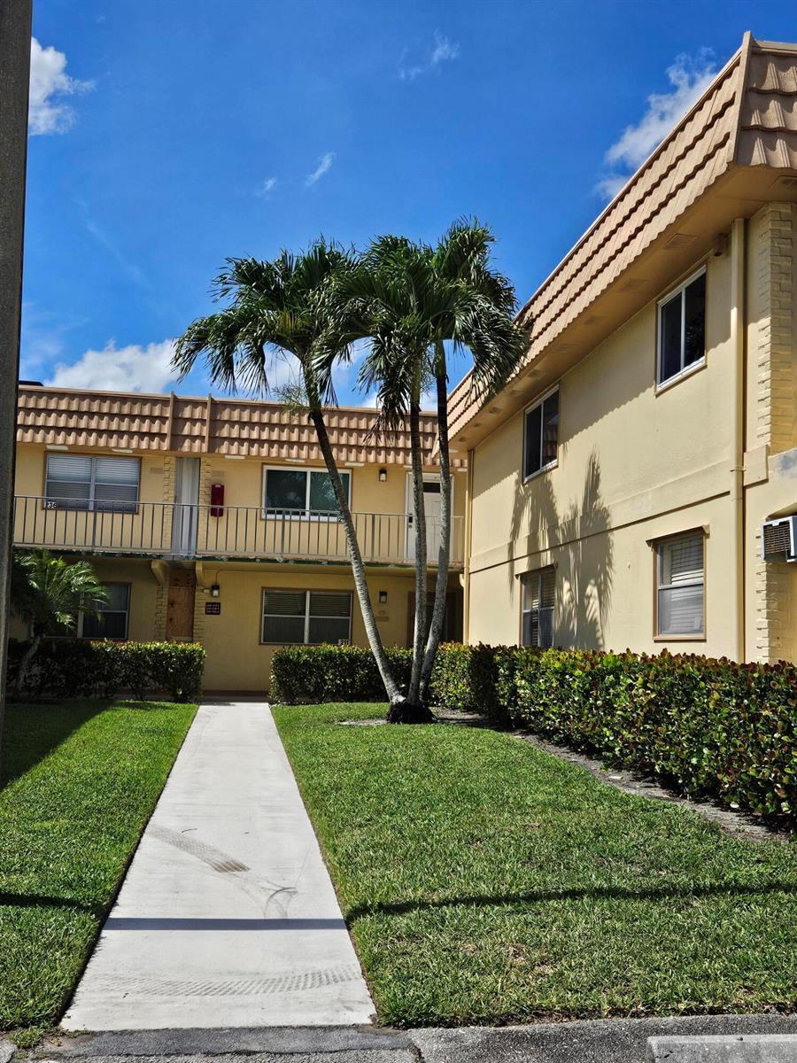 211 E Saxony Lane # 211, Delray Beach FL 33446