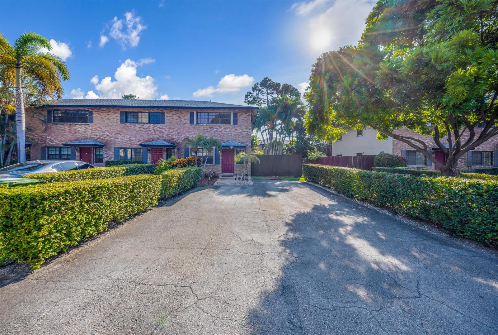 2124 NE 9th Avenue, Wilton Manors FL 33305 photo 2