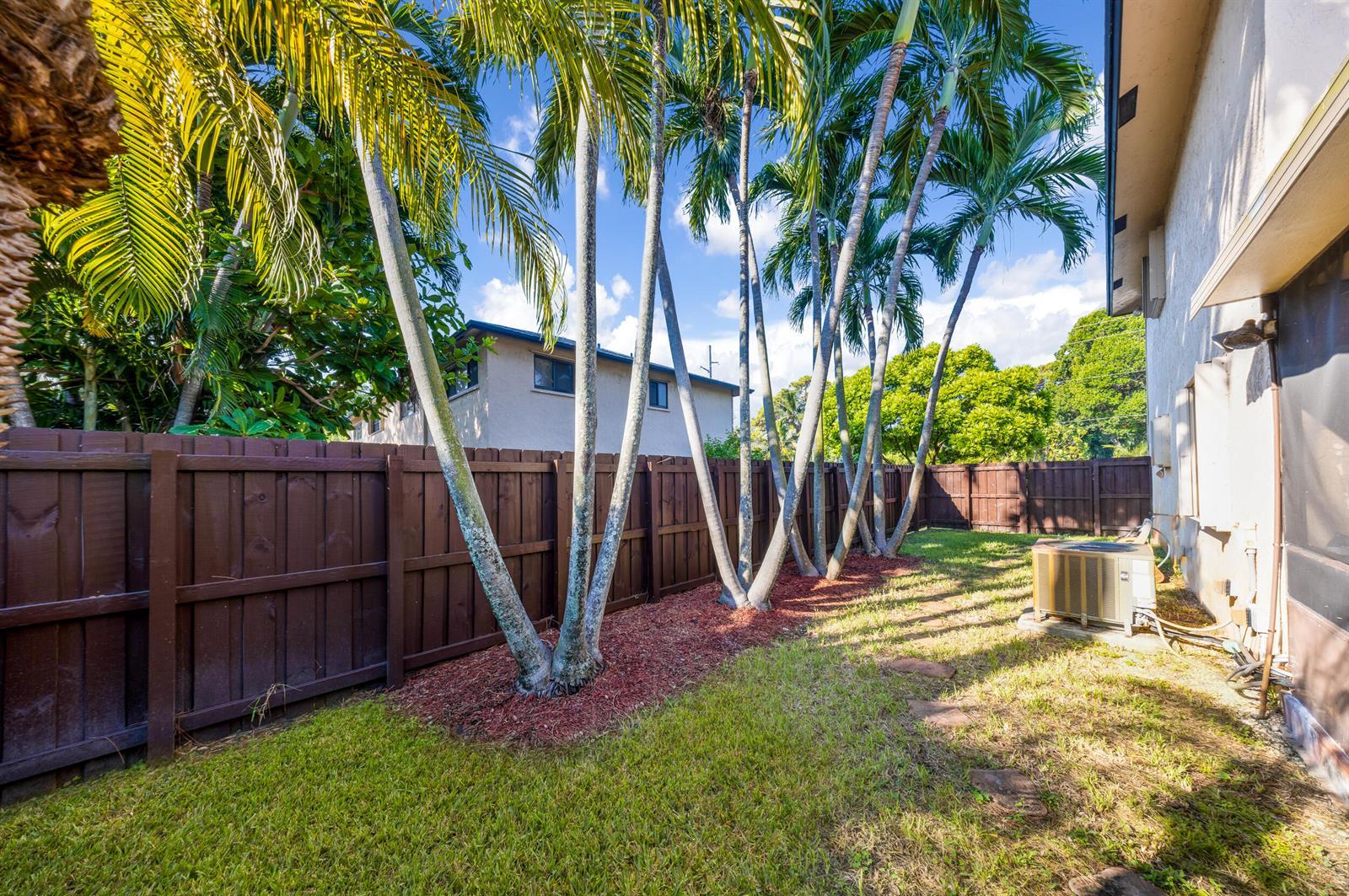 2124 NE 9th Avenue, Wilton Manors FL 33305 photo 5