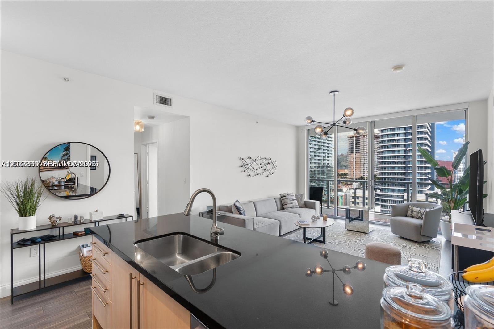 79 SW 12th St, Miami FL 33130 photo 5