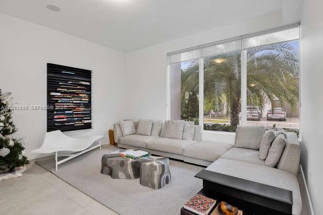 10250 NW 75th Ter, Doral FL 33178 photo 5