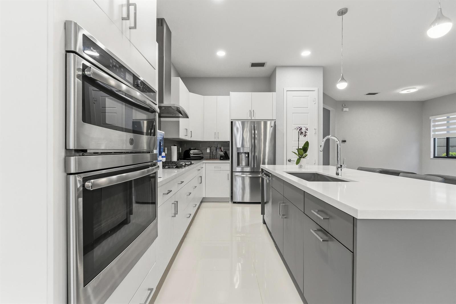 10555 Waves Way, Parkland FL 33076 photo 4