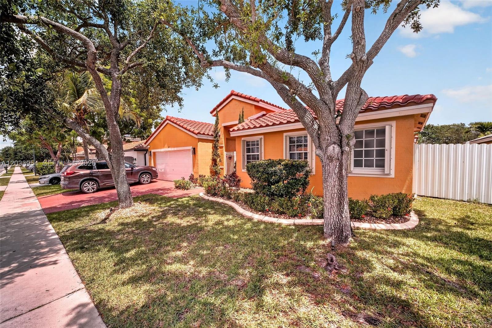 685 SW 198th Ter, Pembroke Pines FL 33029 photo 2