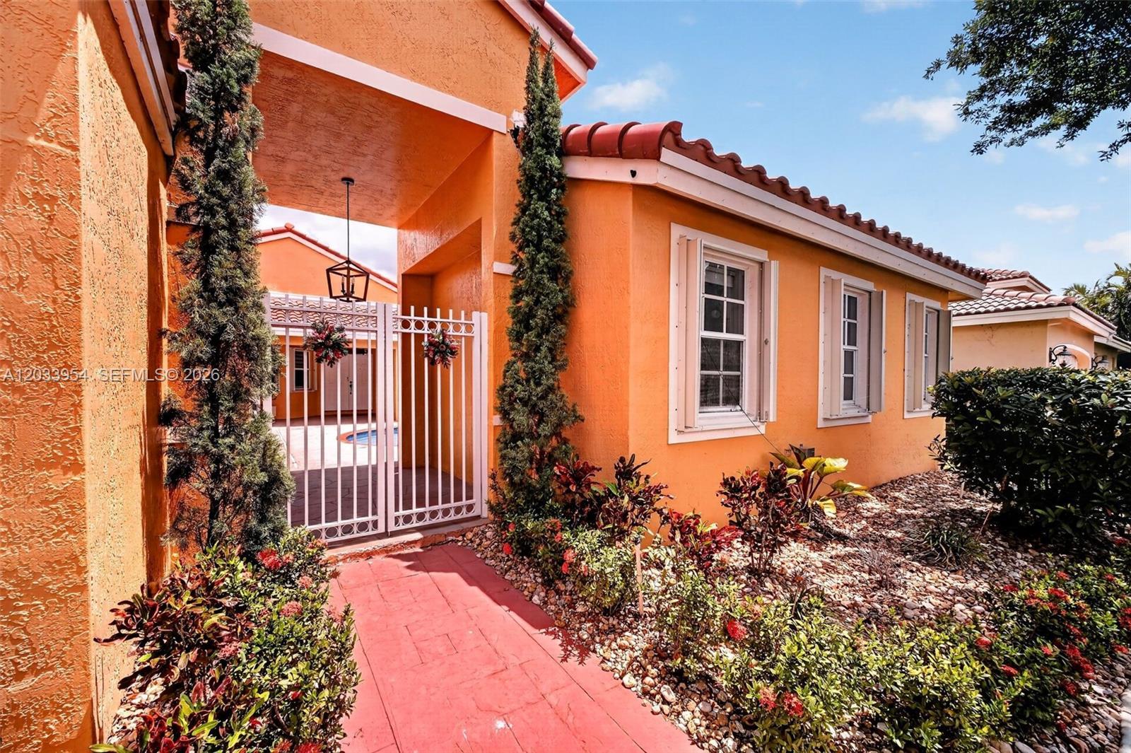685 SW 198th Ter, Pembroke Pines FL 33029 photo 3