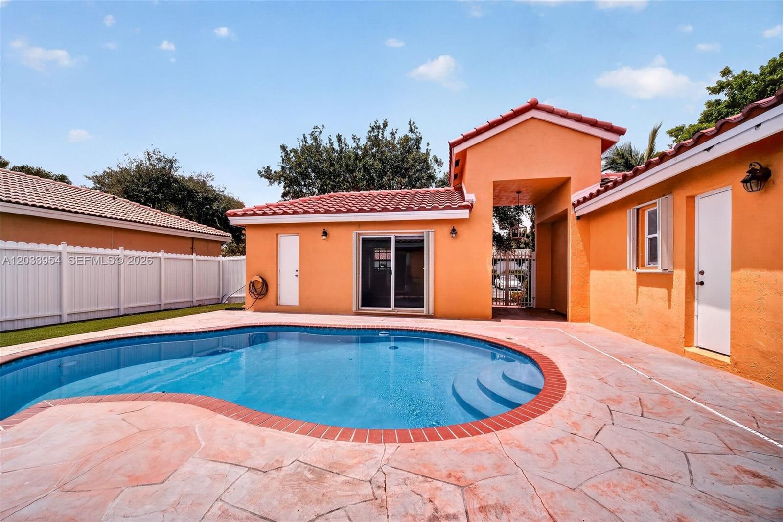 685 SW 198th Ter, Pembroke Pines FL 33029 photo 5