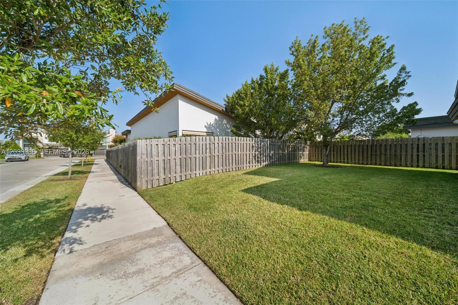 7635 NW 103rd Pl, Doral FL 33178 photo 4