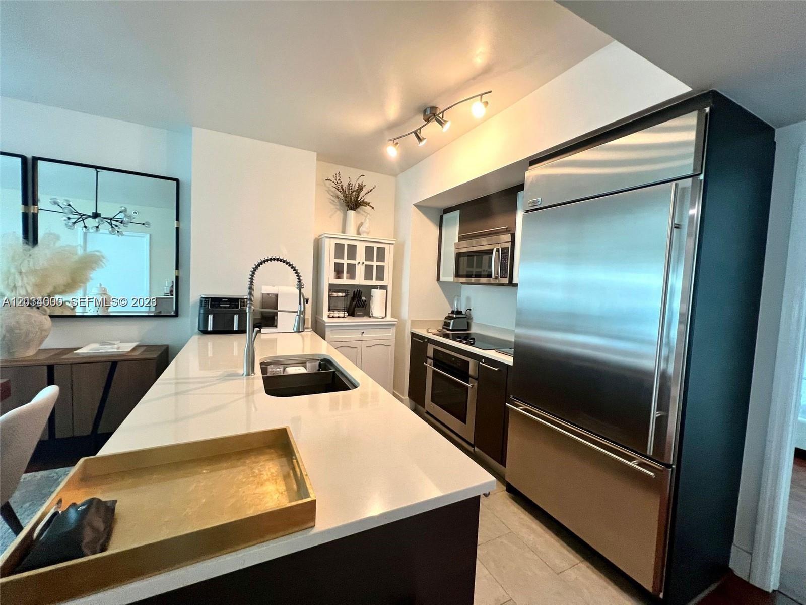 500 Brickell Ave # 1410, Miami FL 33131 photo 4