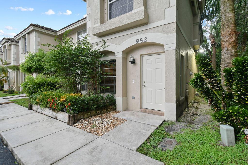 952 Summit Lake Drive, West Palm Beach FL 33406 photo 5