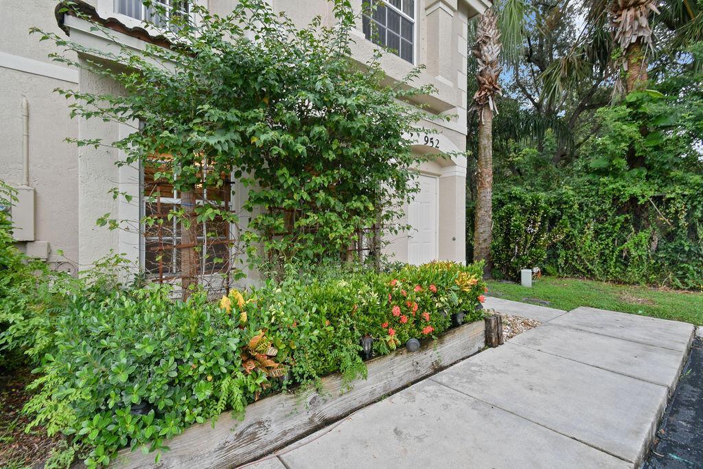 952 Summit Lake Drive, West Palm Beach FL 33406 photo 4
