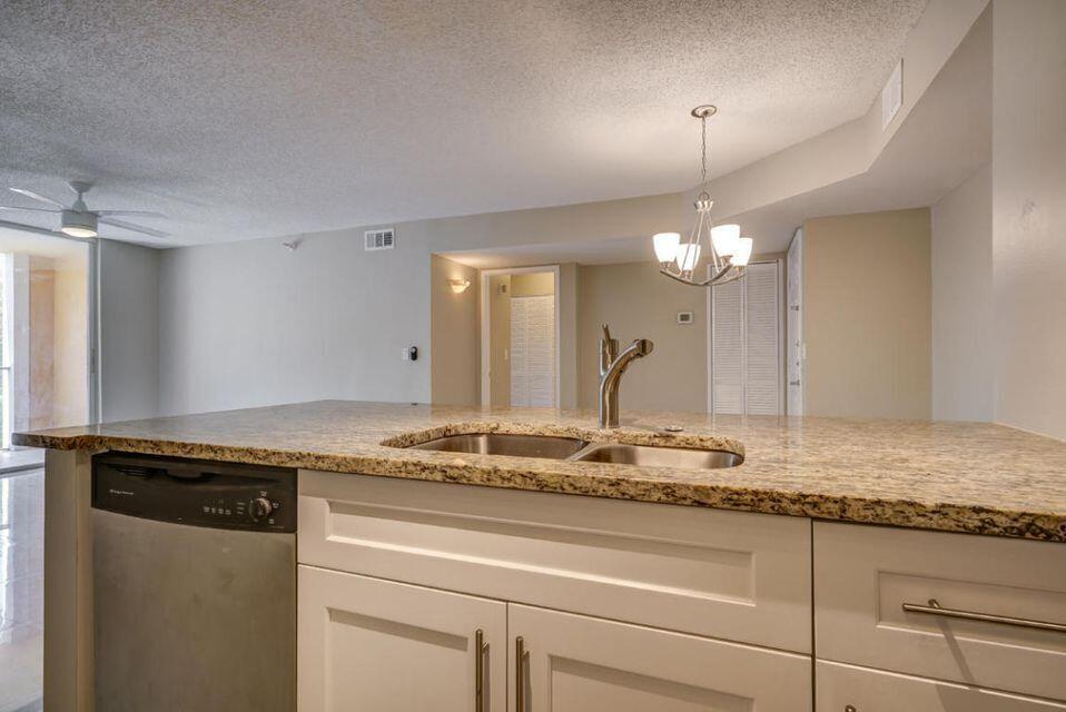 140 Yacht Club Way # 206, Hypoluxo FL 33462
