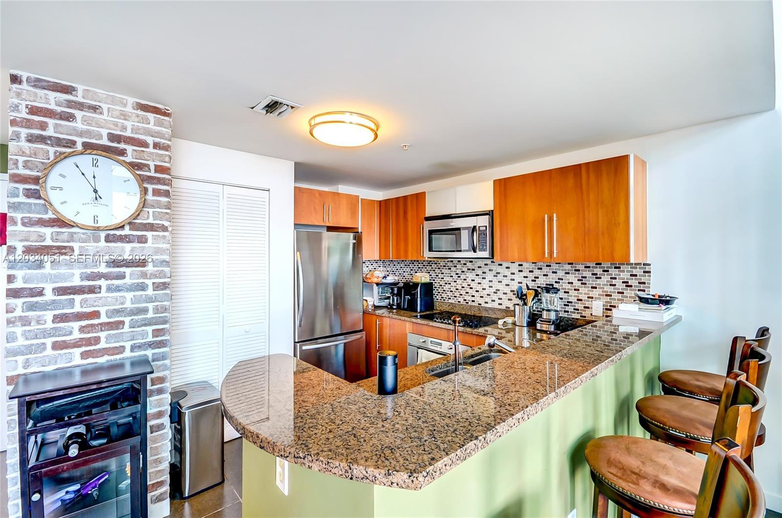 300 S Biscayne Bluv # 1022, Miami FL 33131 photo 2