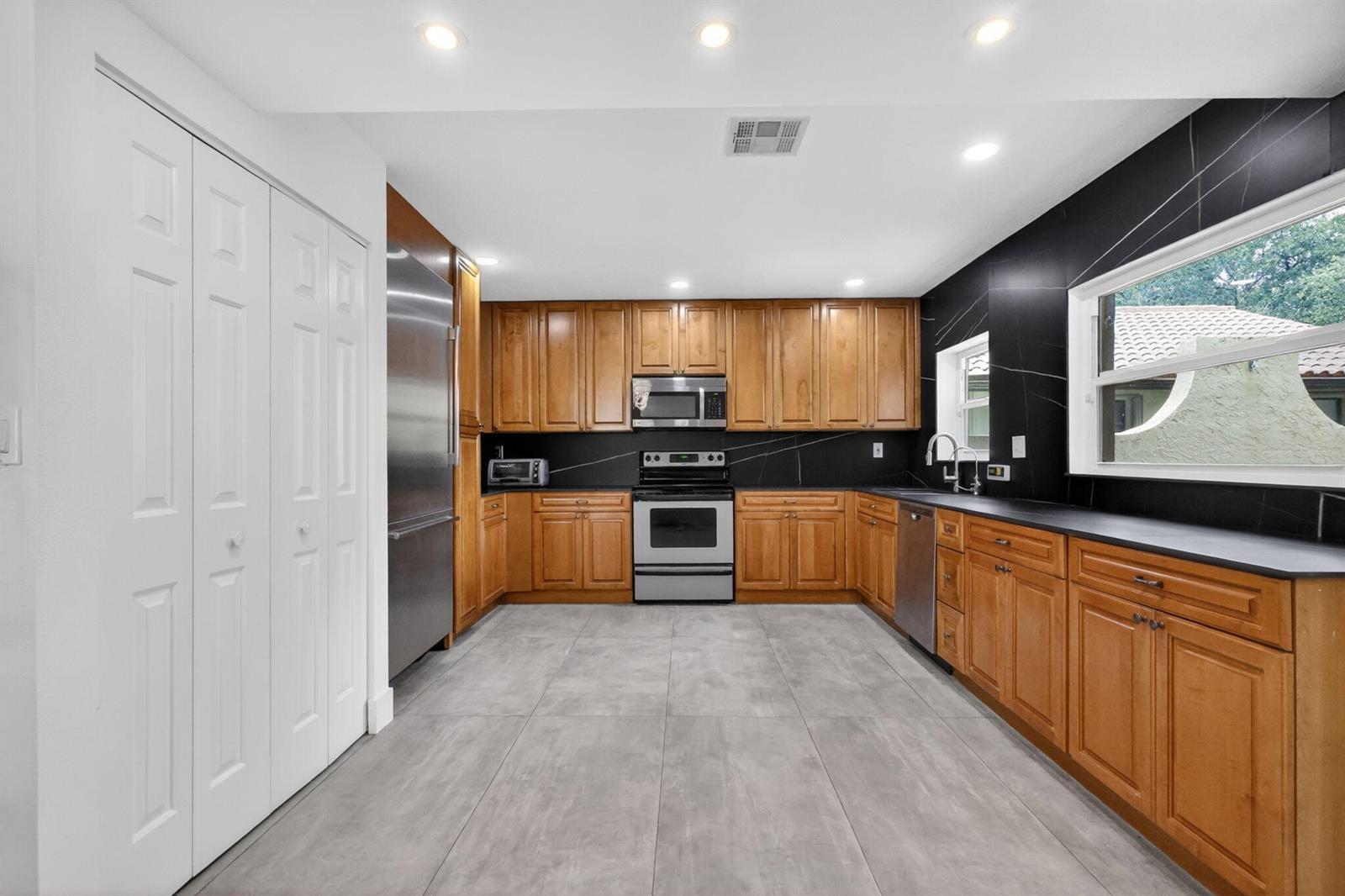 1230 NW 22nd Avenue, Delray Beach FL 33445 photo 2
