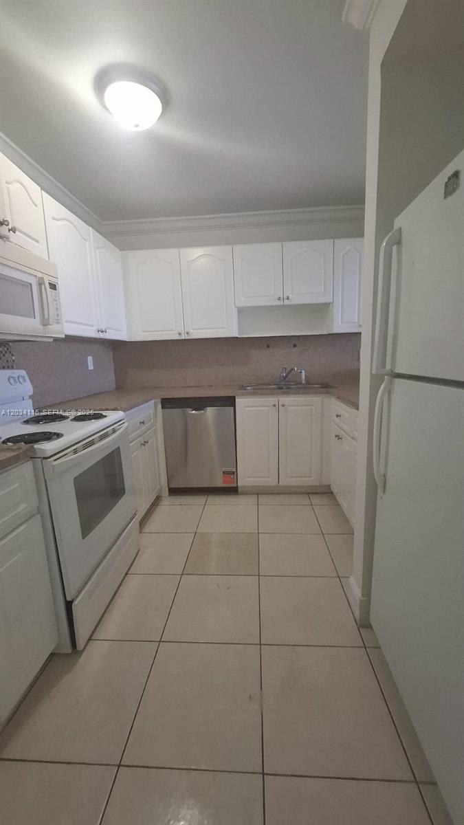 6940 Miami Gardens Dr # 522, Hialeah FL 33015 photo 2