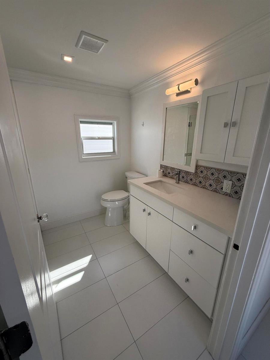 206 Eagle Drive E, Briny Breezes FL 33435 photo 5