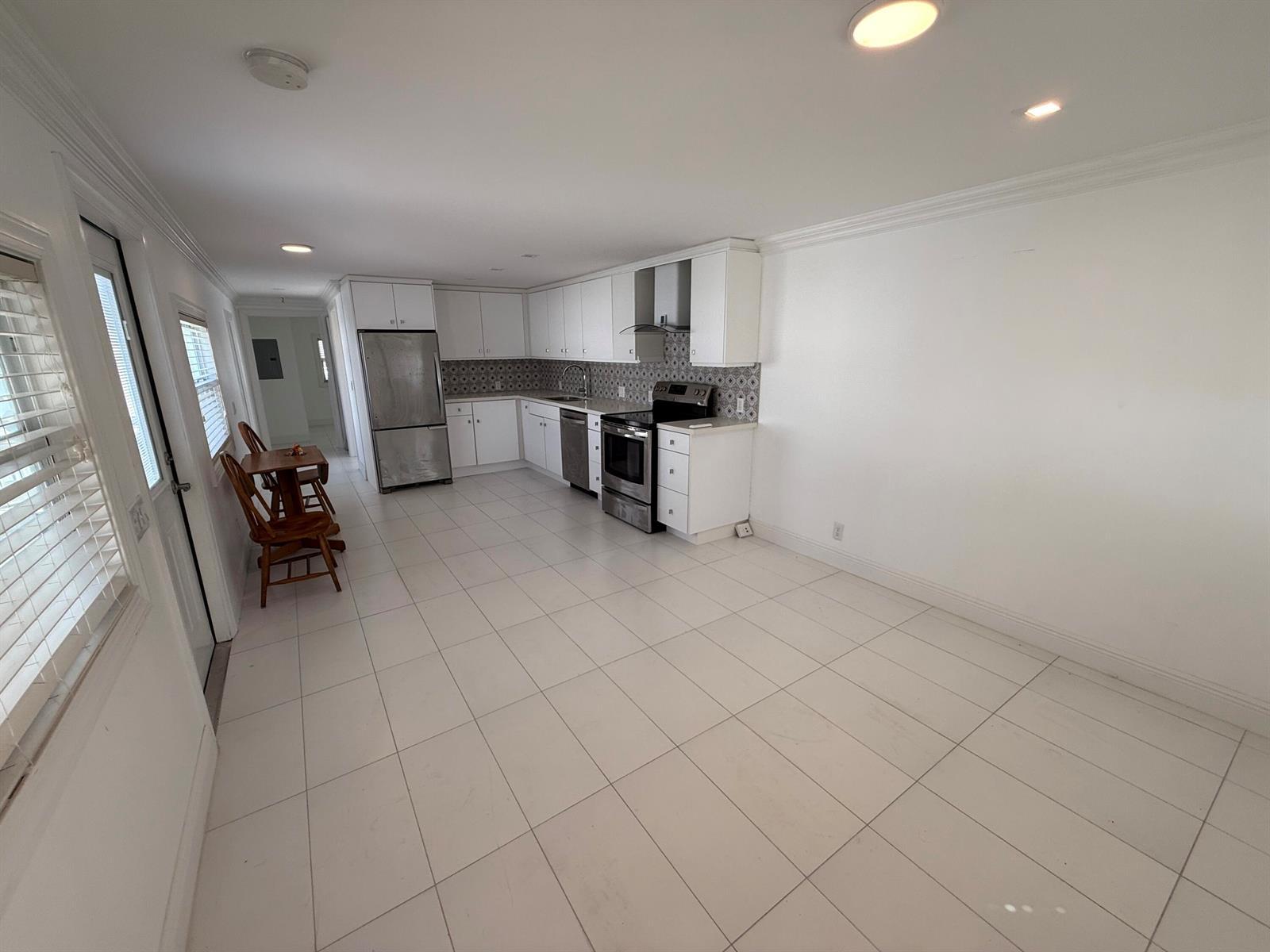 206 Eagle Drive E, Briny Breezes FL 33435 photo 4