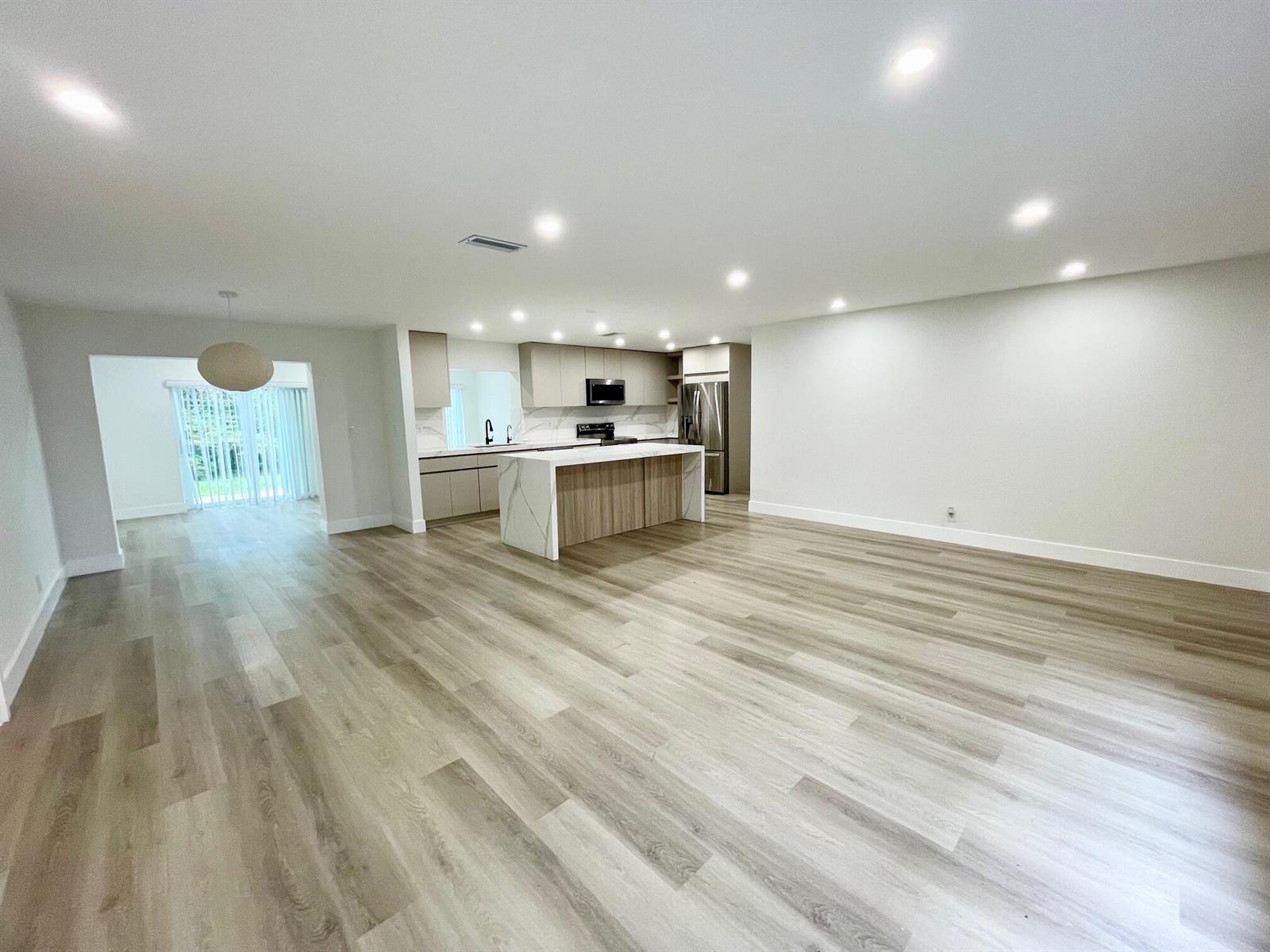 8205 NW 106th Avenue, Tamarac FL 33321 photo 2