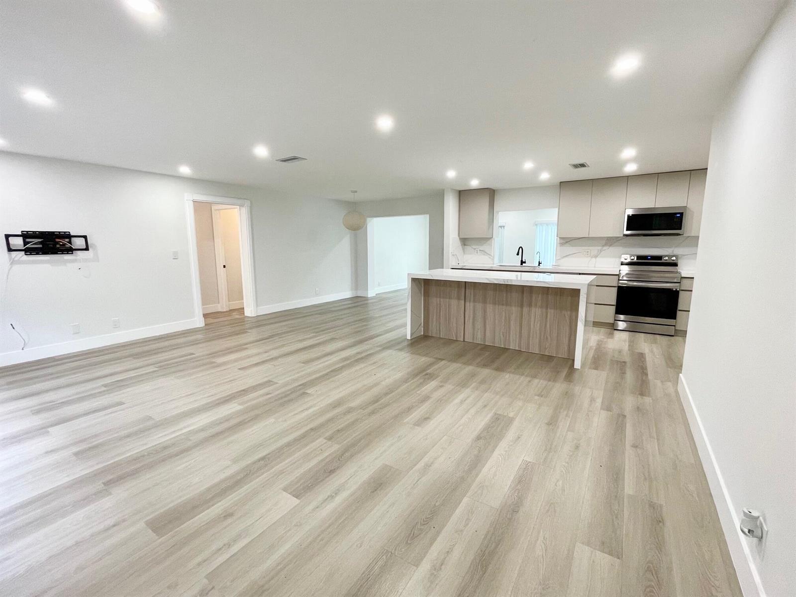 8205 NW 106th Avenue, Tamarac FL 33321 photo 3