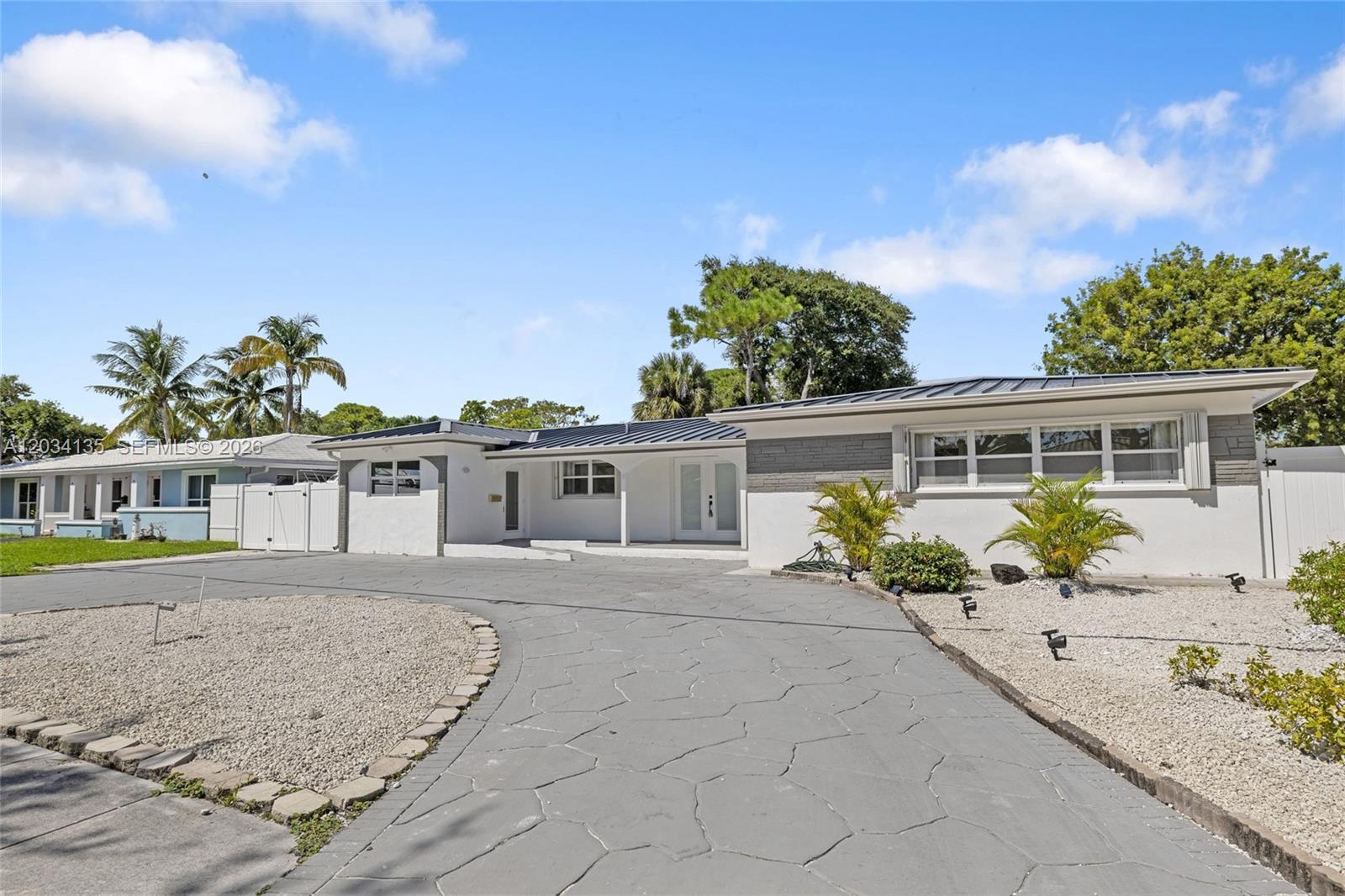 1221 SE 10th St, Deerfield Beach FL 33441