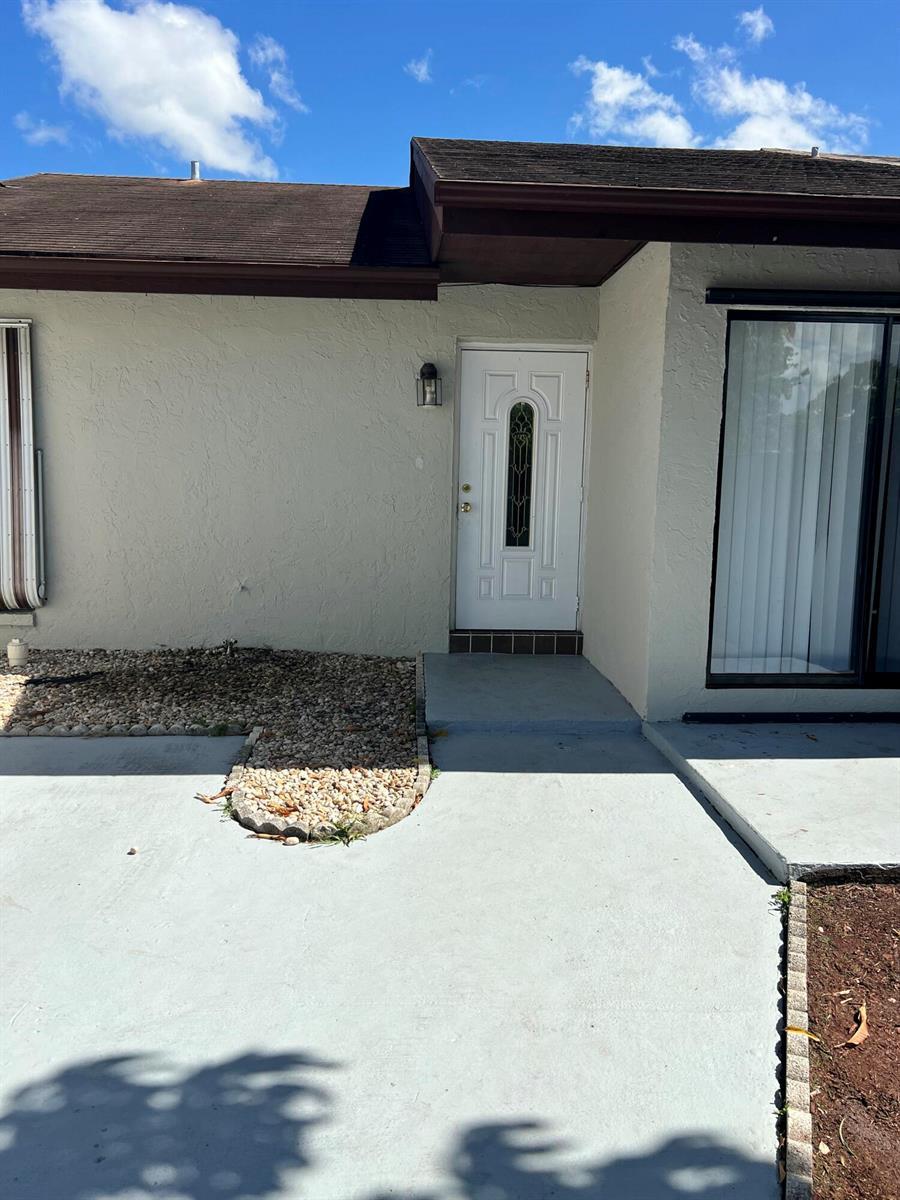 5672 Biscayne Drive S, FL 33463 photo 2