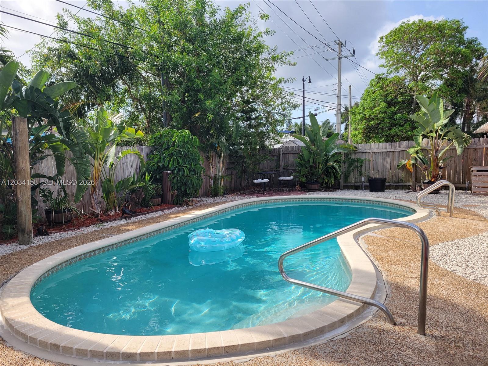 2560 NE 8th Ter, Pompano Beach FL 33064 photo 2