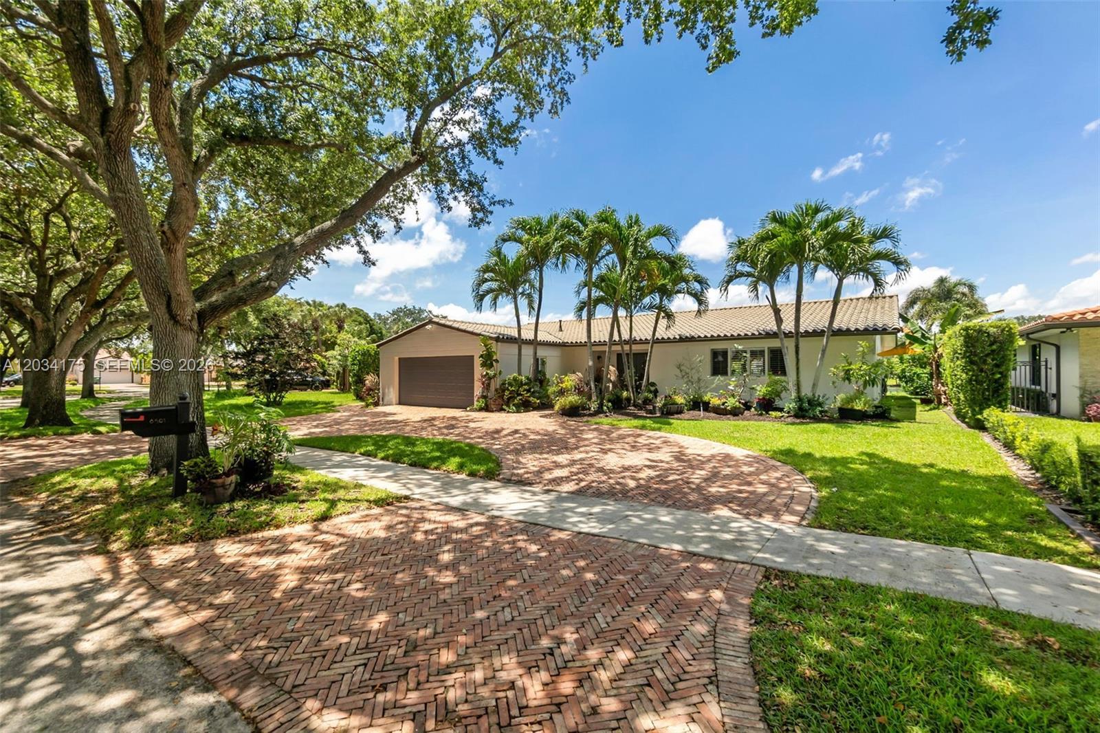 8601 Dundee Ter, Miami Lakes FL 33016 photo 2