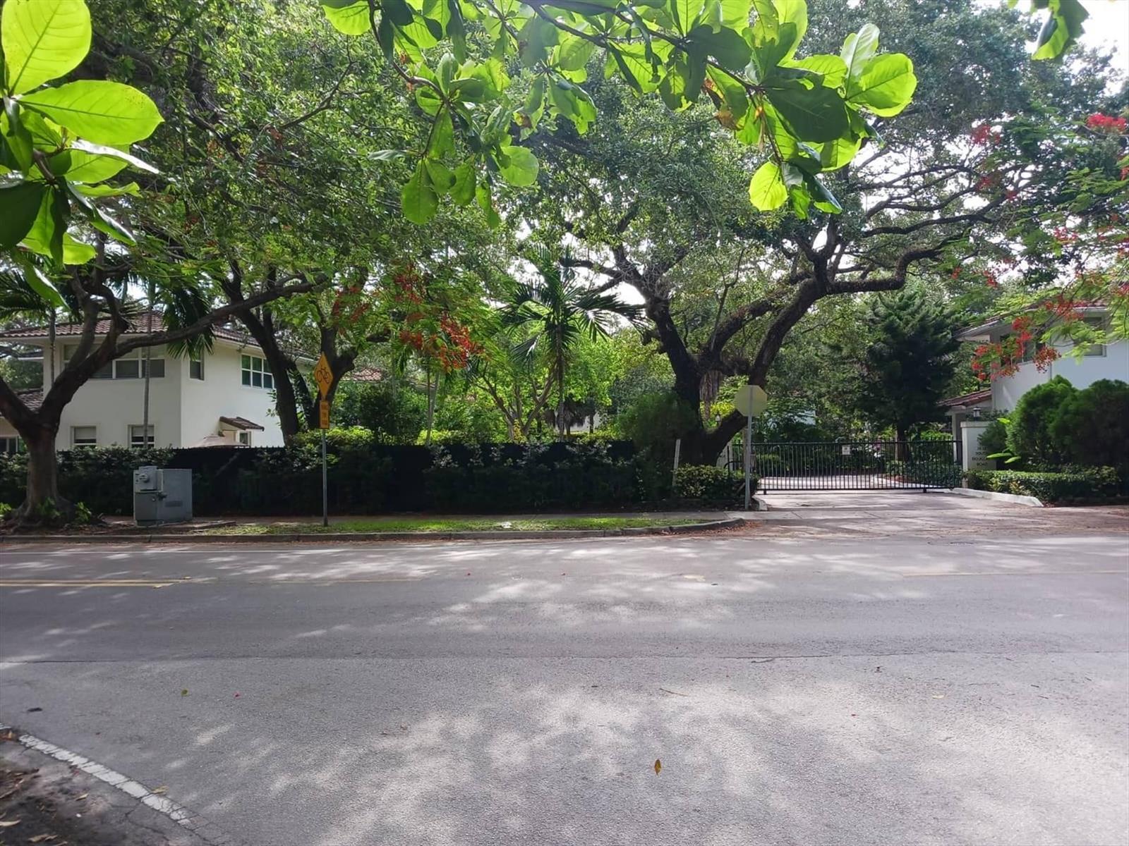 3611 SW 37th Avenue # 19, Coconut Grove FL 33133