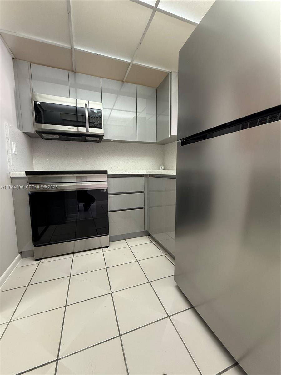 6820 W Flagler St # 407, Miami FL 33144