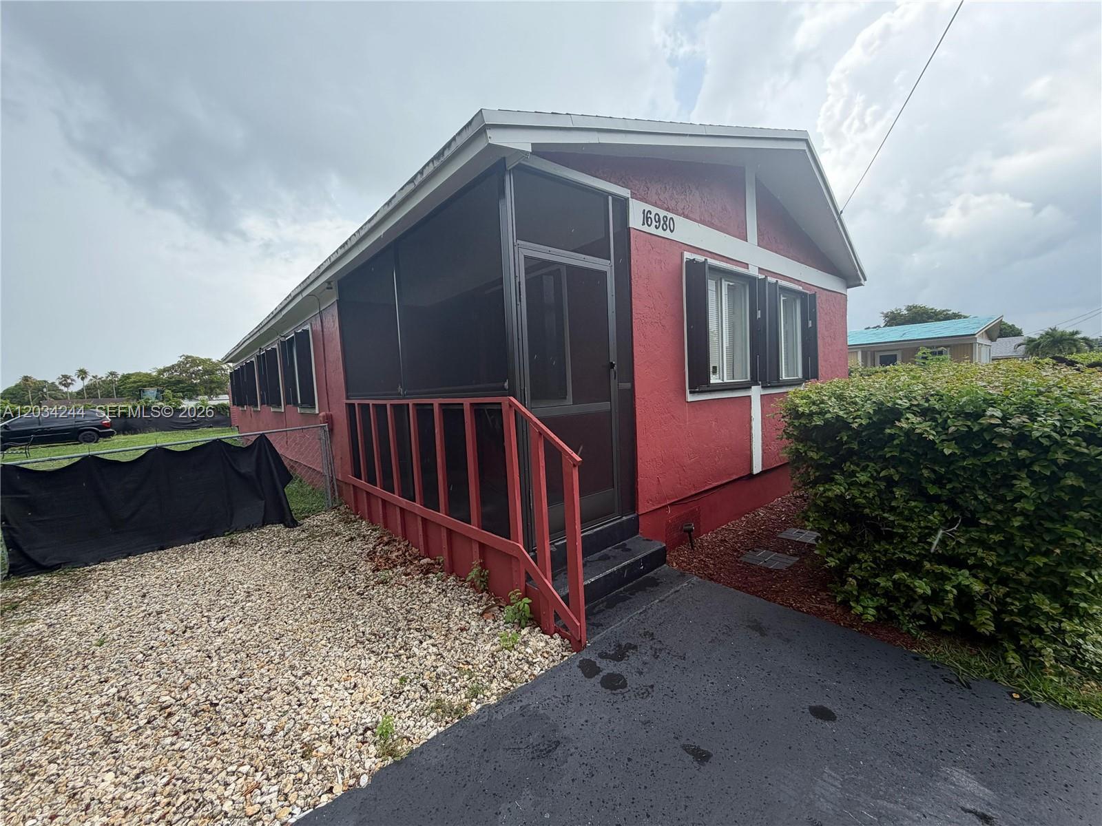 16980 SW 104th Ave, Miami FL 33157 photo 3