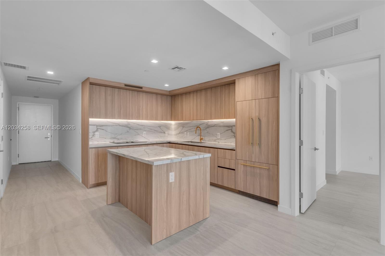 77 SE 5 th st, Miami FL 33131 photo 3