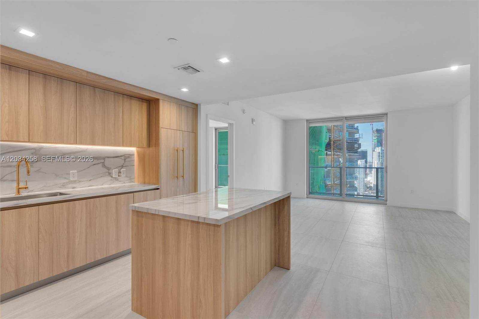 77 SE 5 th st, Miami FL 33131 photo 4