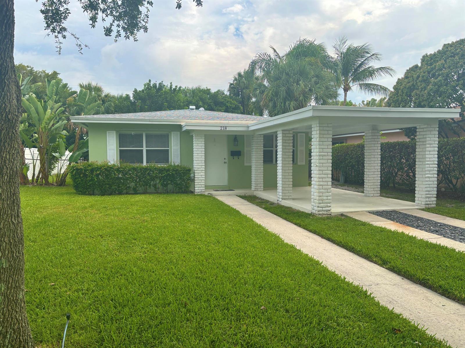 218 Seville Road, West Palm Beach FL 33405 photo 2