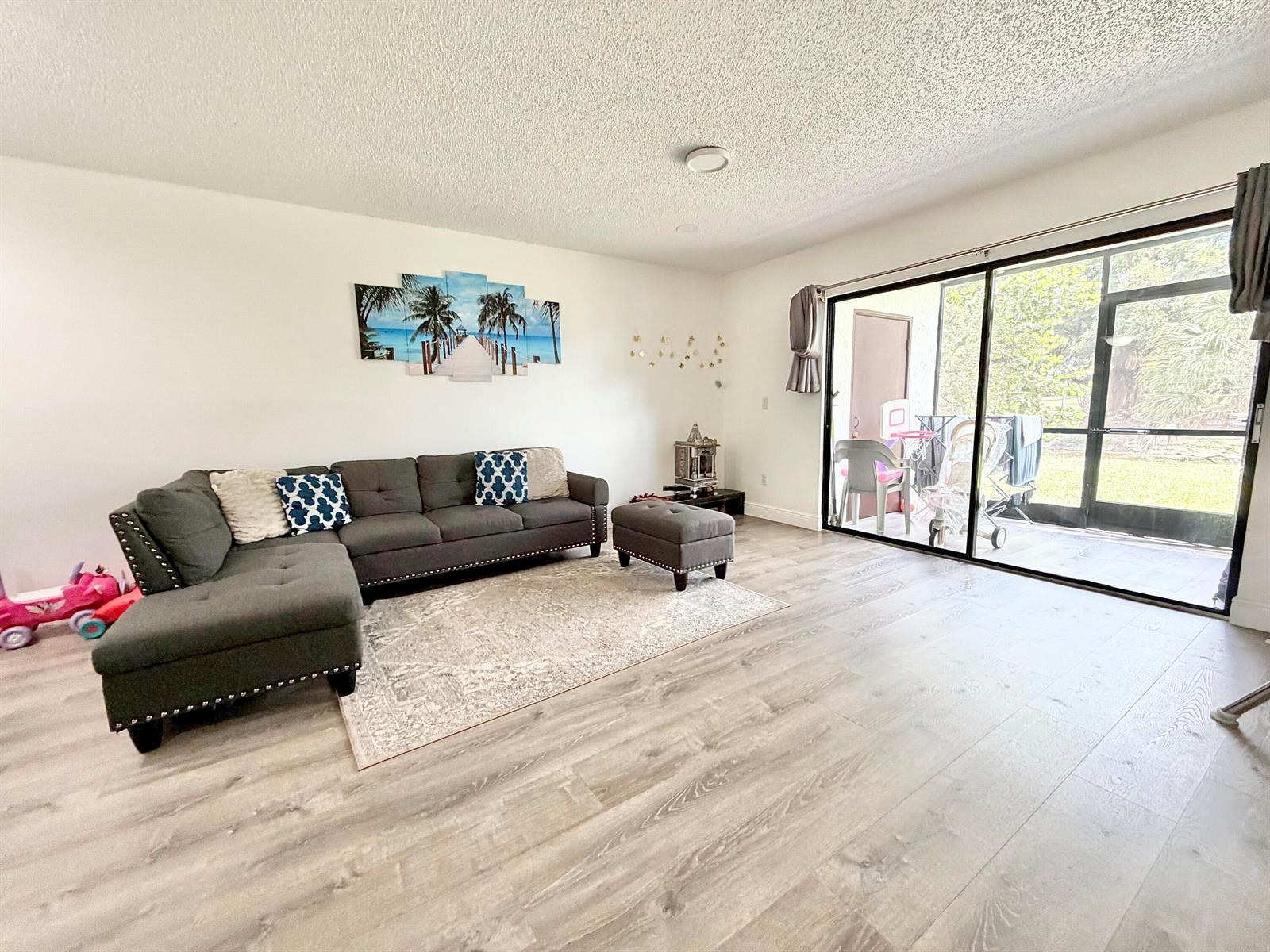 1407 E Lakeview Dr Drive E, Royal Palm Beach FL 33411 photo 3