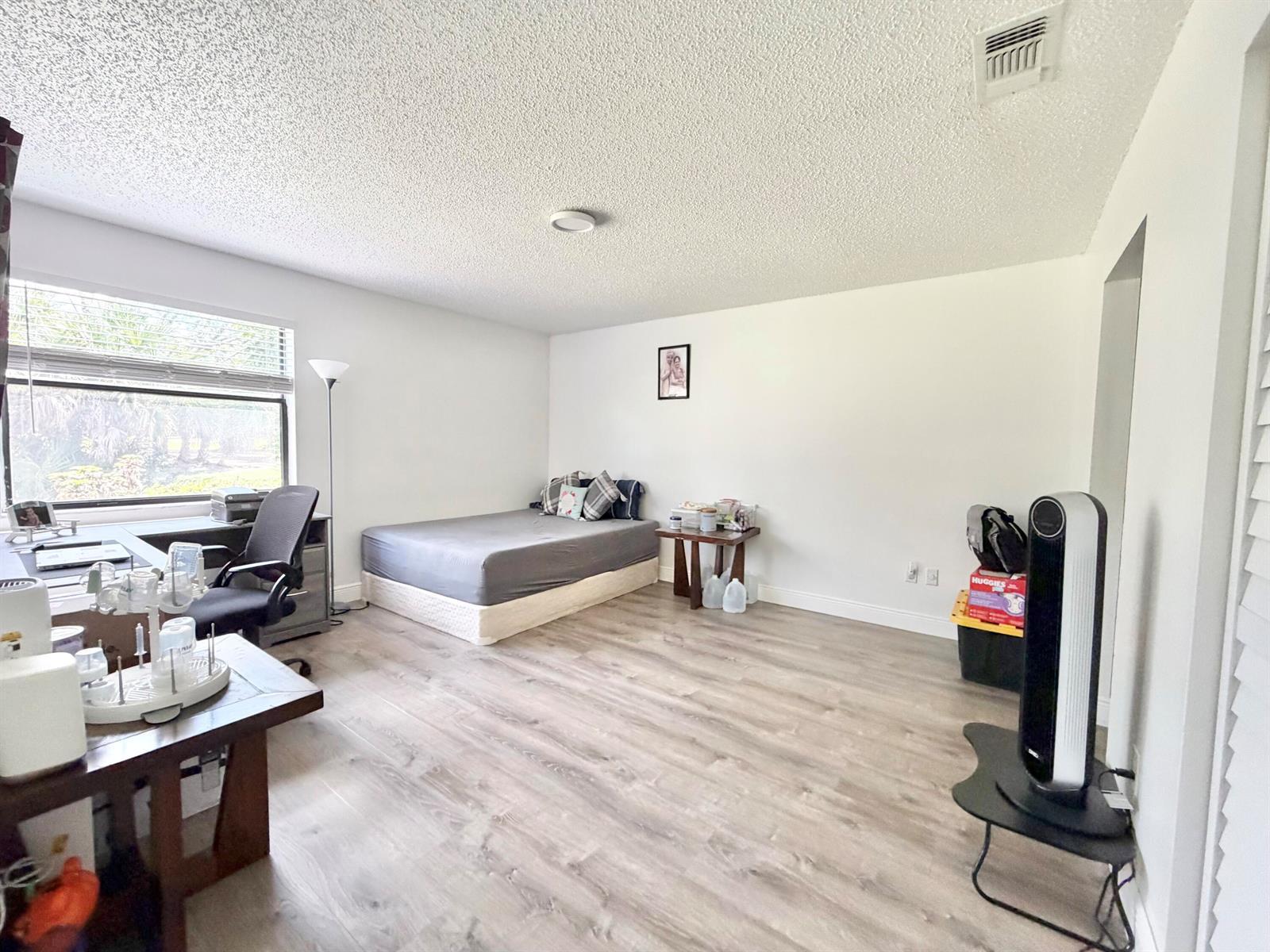 1407 E Lakeview Dr Drive E, Royal Palm Beach FL 33411 photo 5