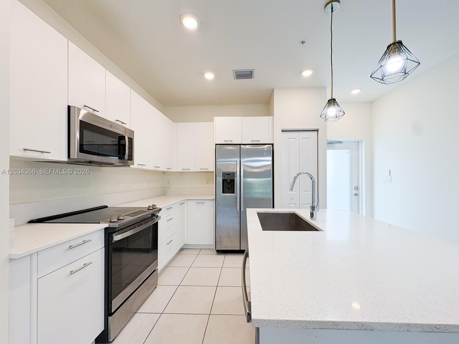 8001 NW 41st St # 205, Doral FL 33166 photo 2