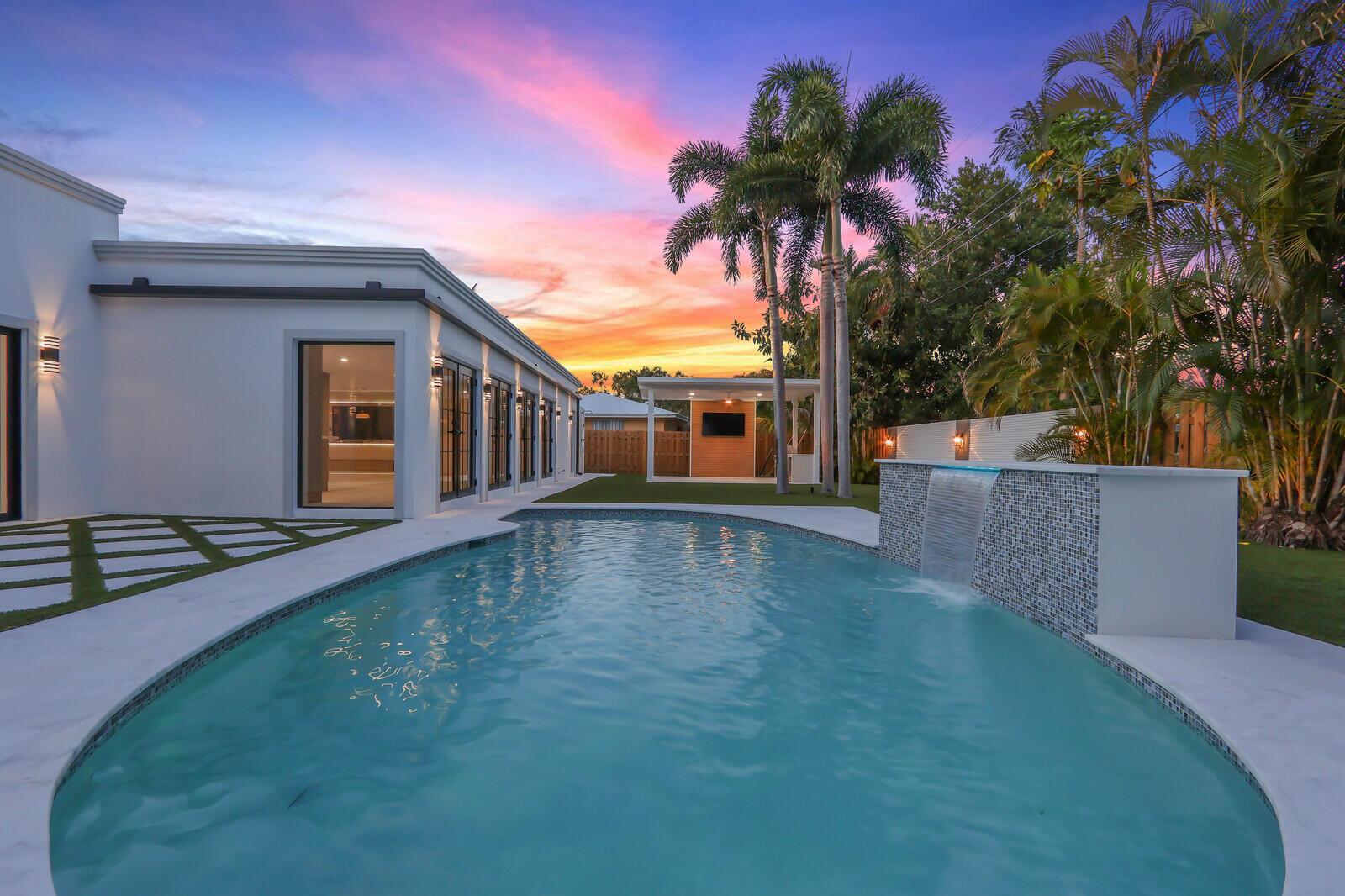 391 W Riverside Drive, Tequesta FL 33469 photo 4