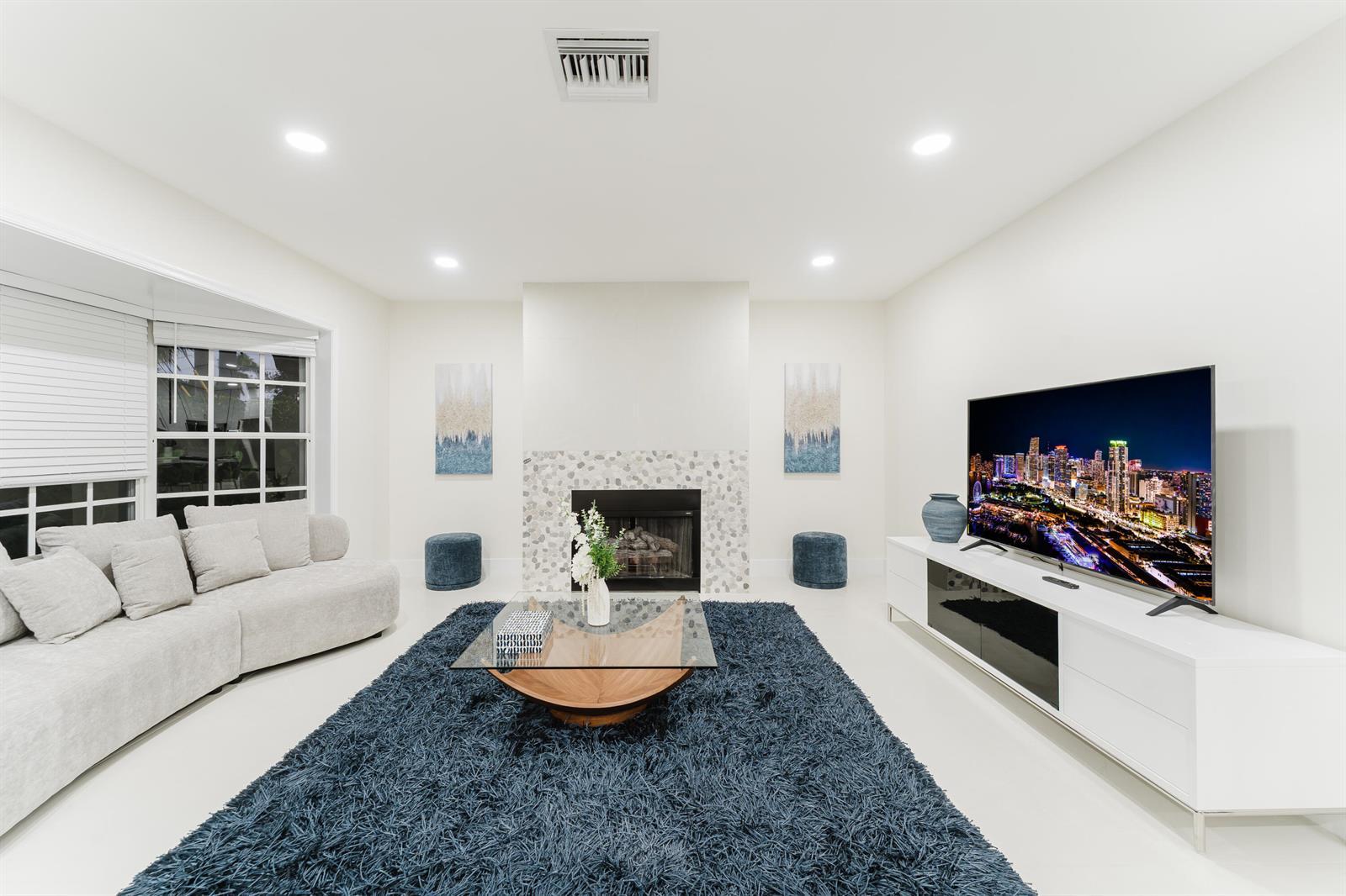 3199 NE 6th Drive, Boca Raton FL 33431 photo 2