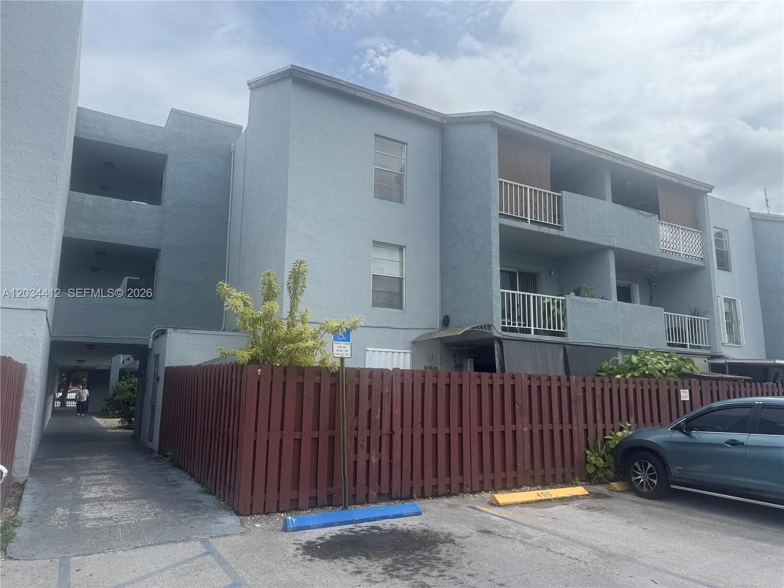 1725 W 60th St # F320, Hialeah FL 33012