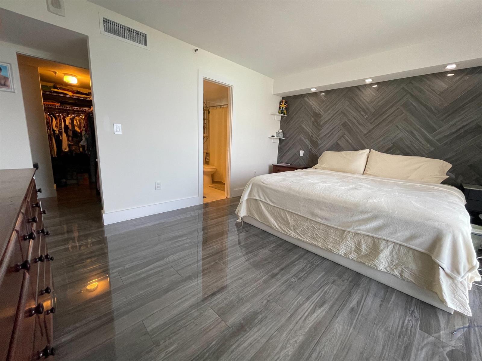 2457 Collins Avenue # 504, Miami Beach FL 33140 photo 4