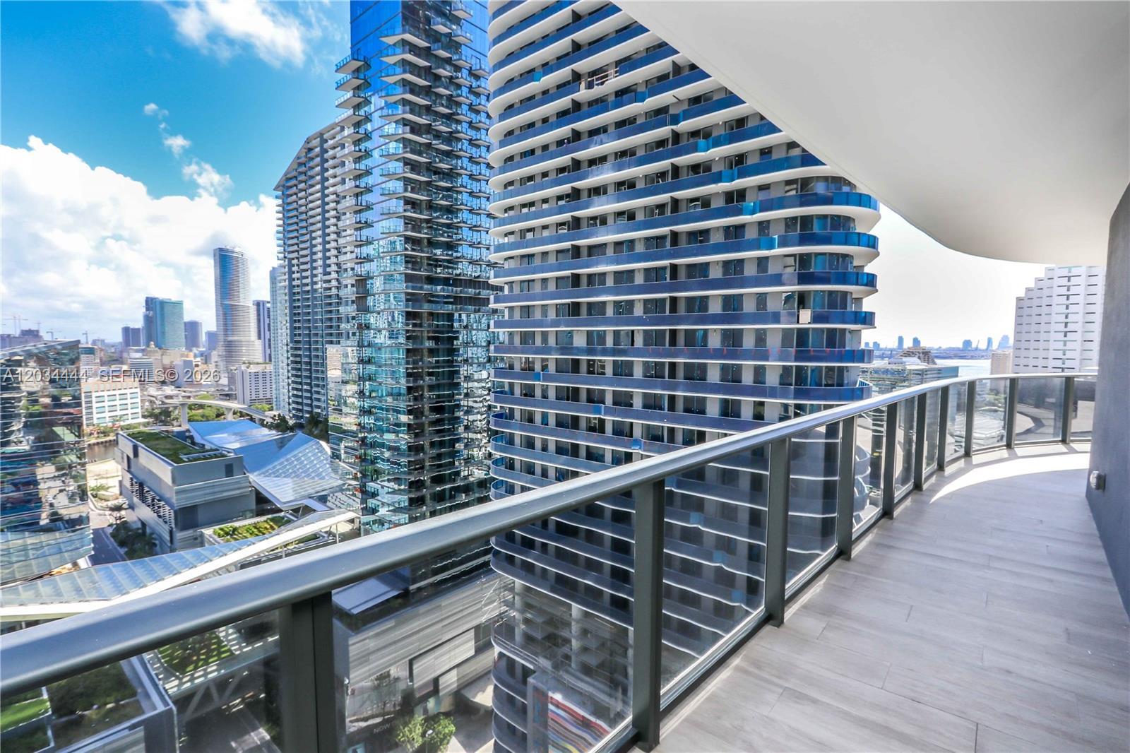 45 SW 9th St # 2201, Miami FL 33130 photo 2