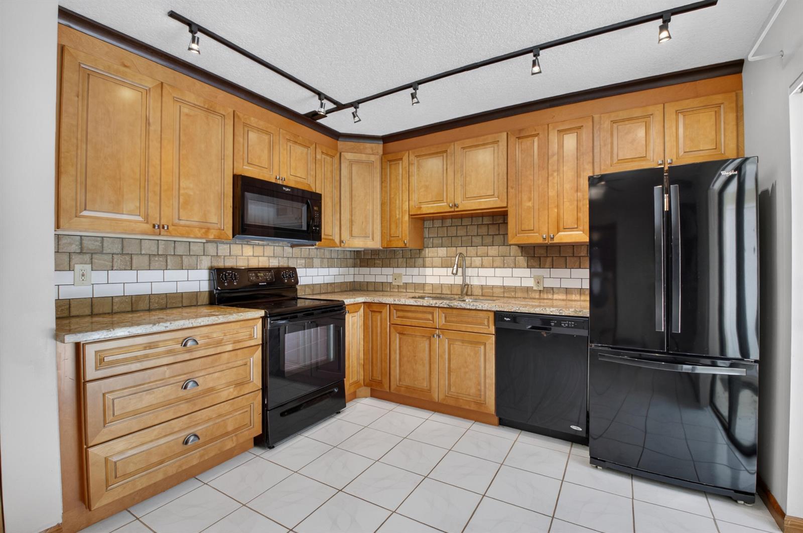 1565 Augusta Circle # 103, Delray Beach FL 33445 photo 2