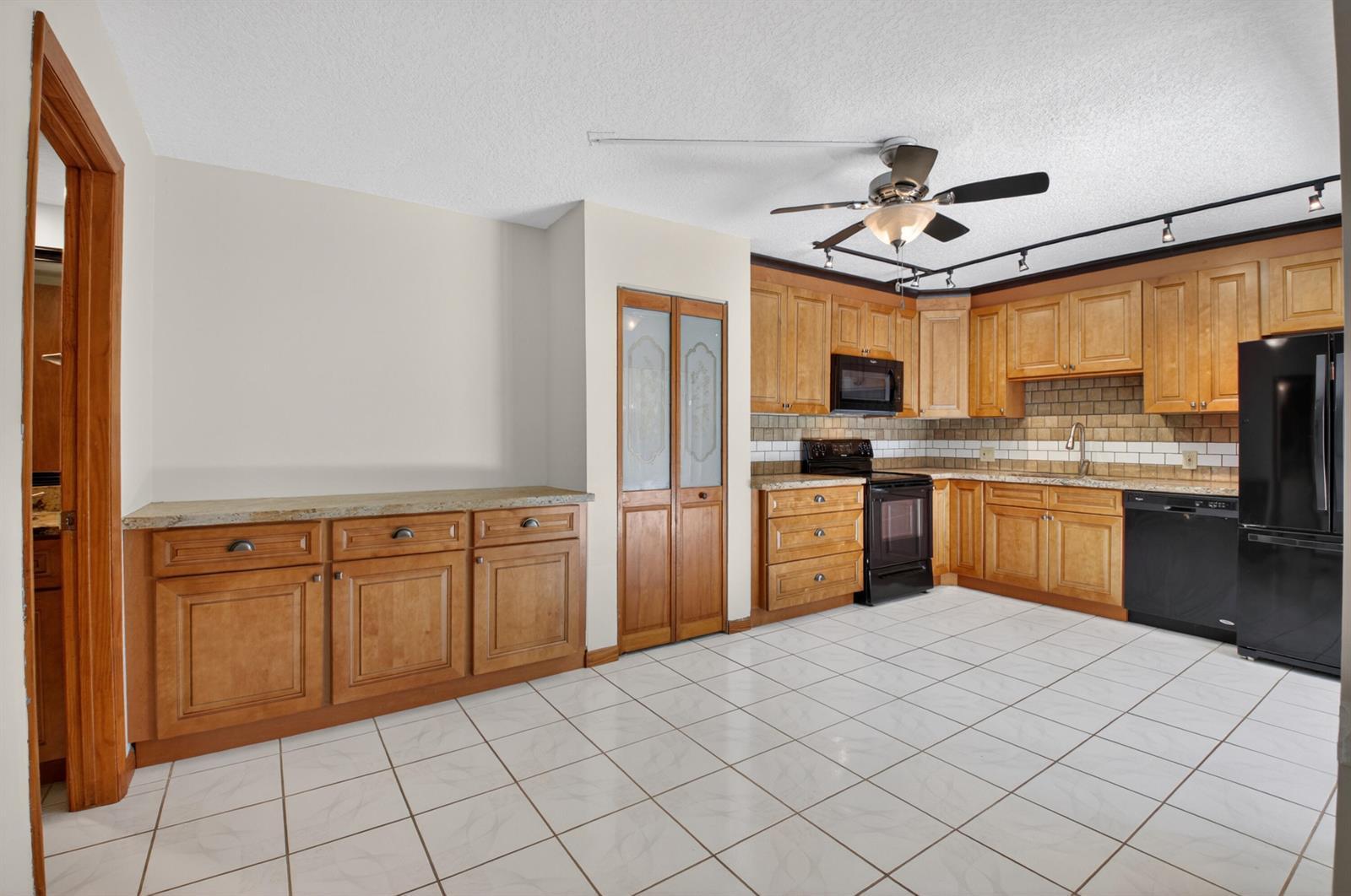 1565 Augusta Circle # 103, Delray Beach FL 33445 photo 3