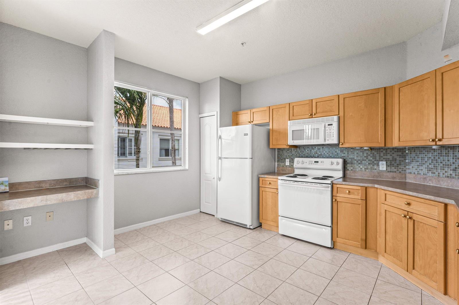 11022 Legacy Drive # 305, Palm Beach Gardens FL 33410 photo 3