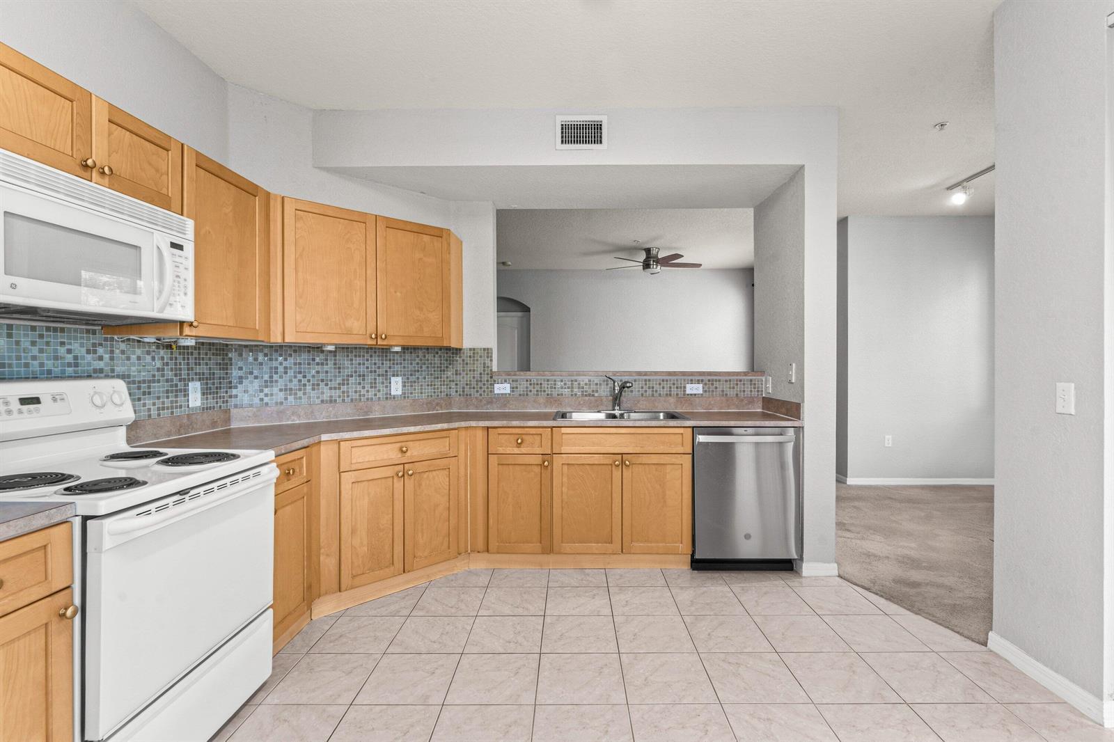 11022 Legacy Drive # 305, Palm Beach Gardens FL 33410 photo 4