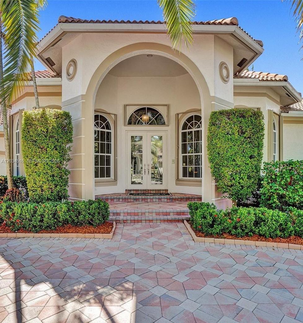2501 Poinciana Dr, Weston FL 33327 photo 2