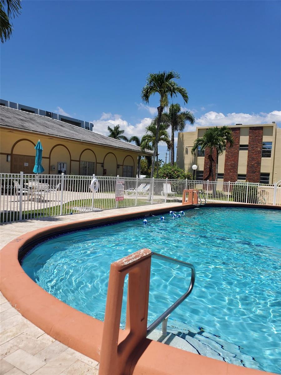 851 NE 14th Ave # 414, Hallandale Beach FL 33009 photo 4