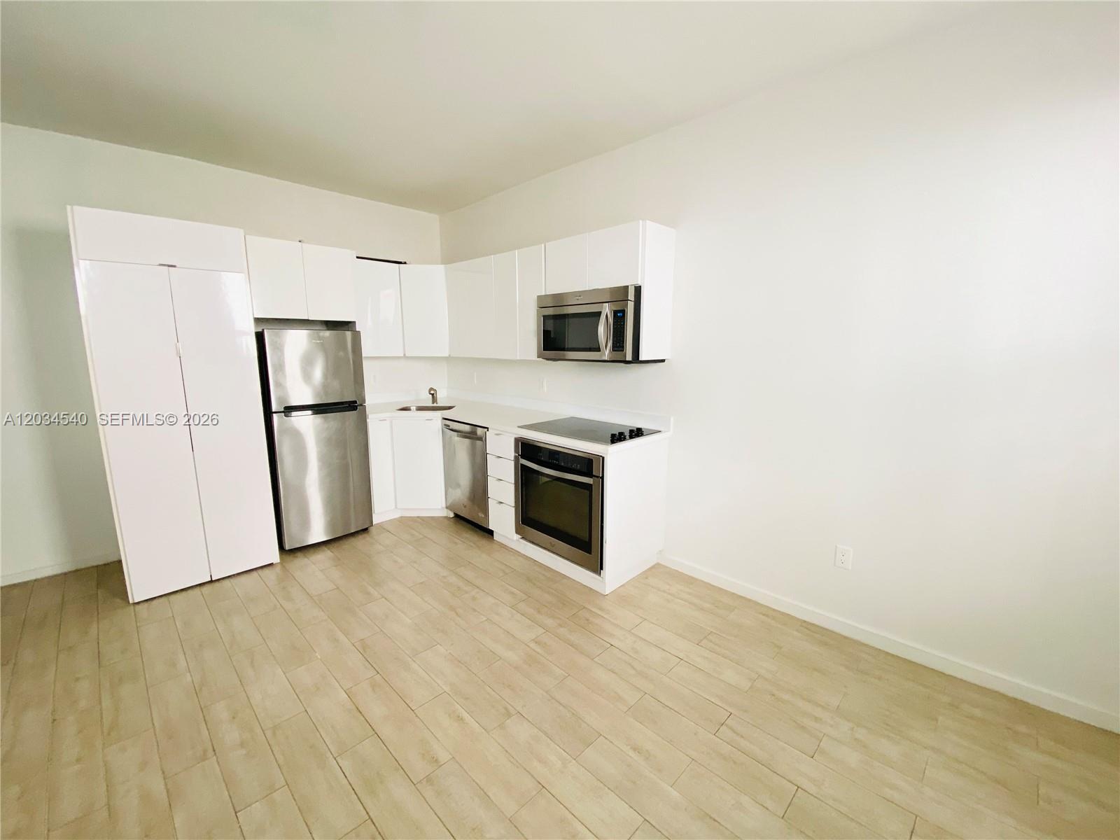 1611 Meridian Ave # 305, Miami Beach FL 33139 photo 2