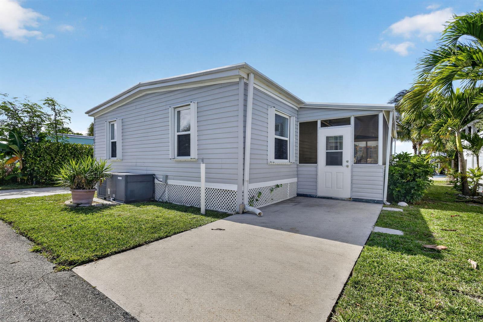 65 Relaxed Circle, Hypoluxo FL 33462 photo 2