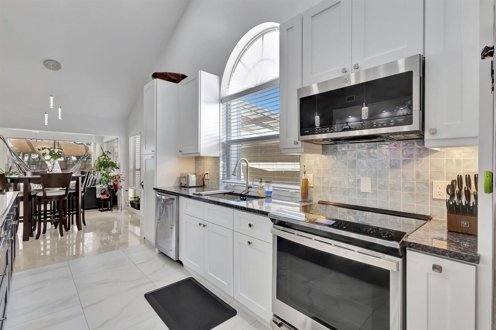 2354 Saratoga Bay Drive, West Palm Beach FL 33409 photo 4