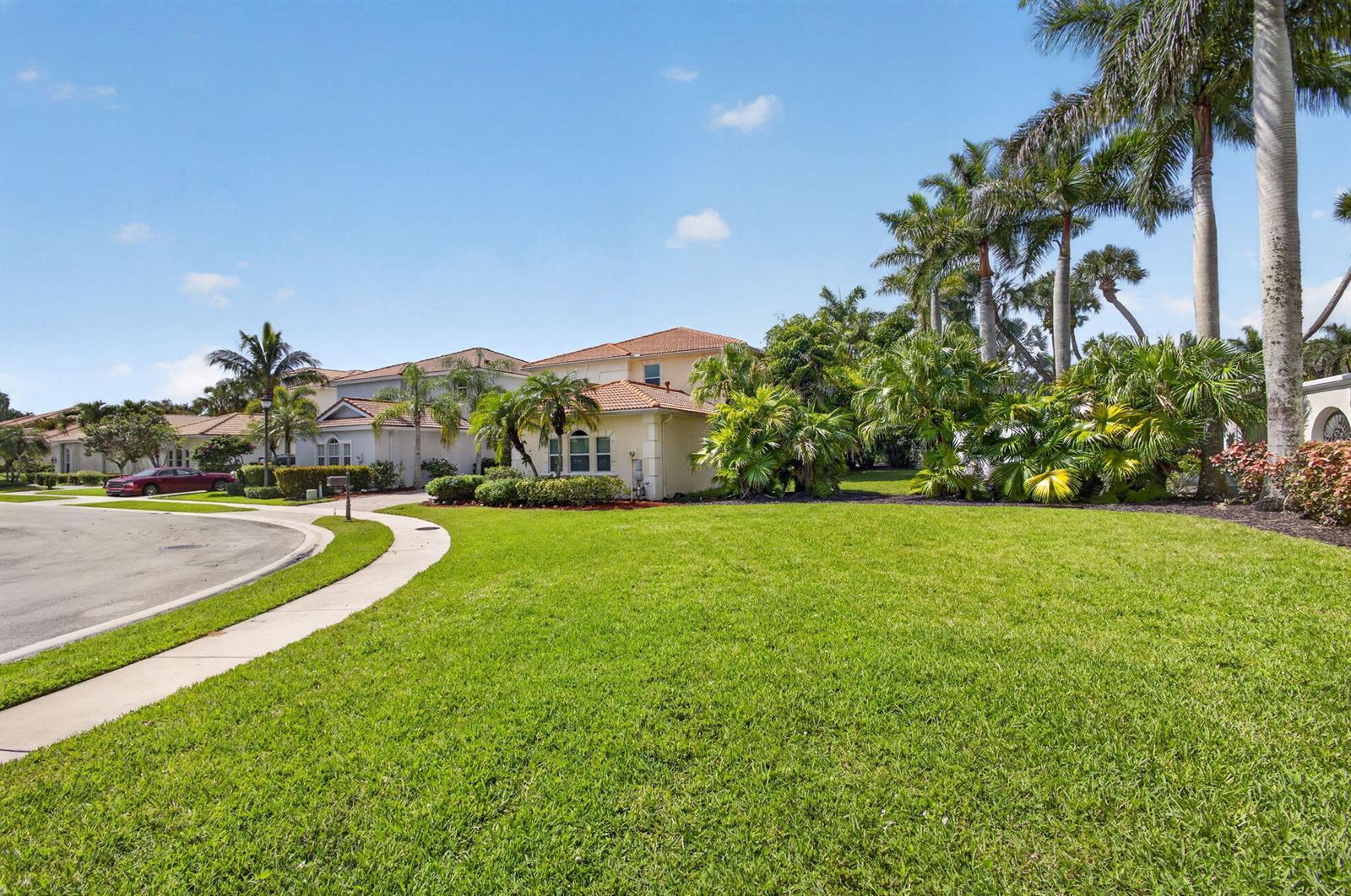 136 Casa Grande Court, Palm Beach Gardens FL 33418 photo 2