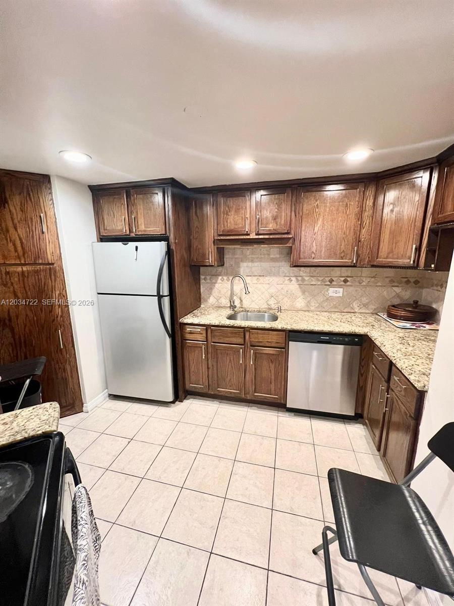 905 Brickell Bay Dr # 1422, Miami FL 33131